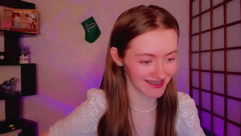 Snapshot of kate_cuddle chatting on December 2024 04:49:02 AM Kate online show from December 2024 04:49:02 AM