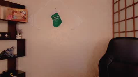 Snapshot of kate_cuddle chatting on December 2024 07:53:01 AM Kate online show from December 2024 07:53:01 AM