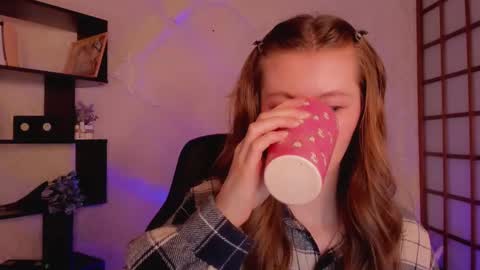 Snapshot of kate_cuddle chatting on January 2025 05:16:01 AM Kate online show from January 2025 05:16:01 AM