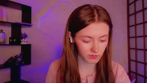 Snapshot of kate_cuddle chatting on February 2025 02:07:01 AM Kate online show from February 2025 02:07:01 AM