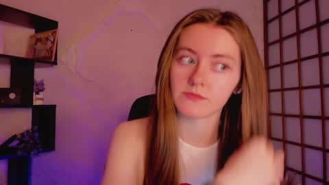 Snapshot of kate_cuddle chatting on February 2025 02:23:02 AM Kate online show from February 2025 02:23:02 AM