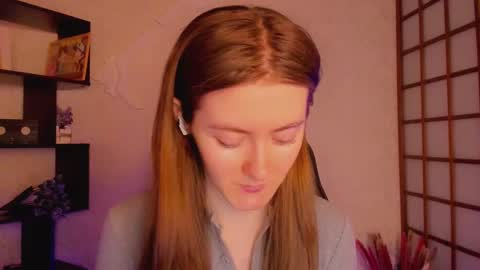 Snapshot of kate_cuddle chatting on February 2025 01:57:01 AM Kate online show from February 2025 01:57:01 AM