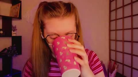 Snapshot of kate_cuddle chatting on February 2025 02:03:02 AM Kate online show from February 2025 02:03:02 AM