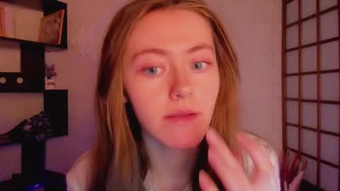 Snapshot of kate_cuddle chatting on February 2025 05:26:01 AM Kate online show from February 2025 05:26:01 AM