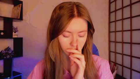 Snapshot of kate_cuddle chatting on March 2025 02:36:02 AM Kate online show from March 2025 02:36:02 AM