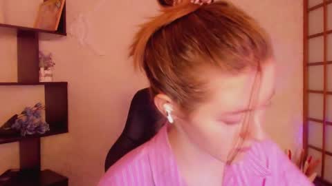 Snapshot of kate_cuddle chatting on March 2025 02:21:01 AM Kate online show from March 2025 02:21:01 AM