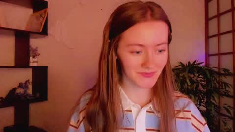 Snapshot of kate_cuddle chatting on March 2025 05:46:02 AM Kate online show from March 2025 05:46:02 AM