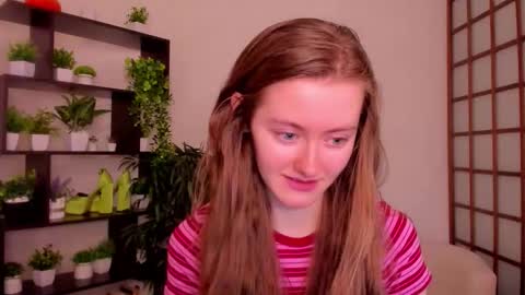 Snapshot of kate_cuddle chatting on September 2025 02:44:01 AM Kate online show from September 2025 02:44:01 AM