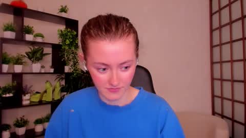 Snapshot of kate_cuddle chatting on September 2025 02:55:02 AM Kate online show from September 2025 02:55:02 AM