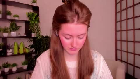 Snapshot of kate_cuddle chatting on September 2025 02:24:01 AM Kate online show from September 2025 02:24:01 AM