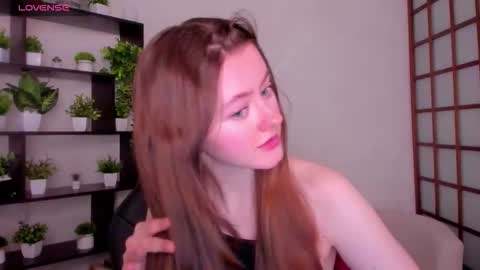 Snapshot of kate_cuddle chatting on November 2025 02:34:02 AM Kate online show from November 2025 02:34:02 AM