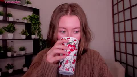 Snapshot of kate_cuddle chatting on December 2025 02:39:01 AM Kate online show from December 2025 02:39:01 AM