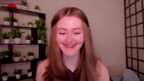 Snapshot of kate_cuddle chatting on April 2026 02:53:02 AM Kate online show from April 2026 02:53:02 AM