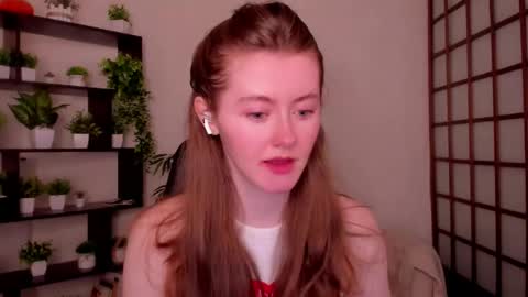 Snapshot of kate_cuddle chatting on April 2026 02:42:02 AM Kate online show from April 2026 02:42:02 AM