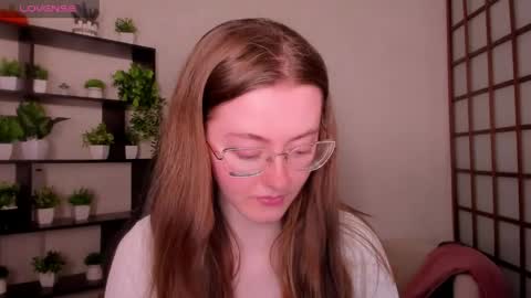 Snapshot of kate_cuddle chatting on May 2026 02:07:02 AM Kate online show from May 2026 02:07:02 AM