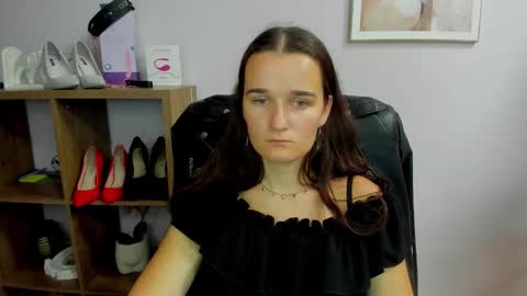 Kate  online show from September 2025 06:42:01 PM