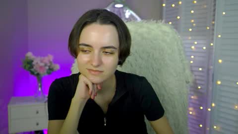 katewillows online show from December 2025 12:10:01 PM