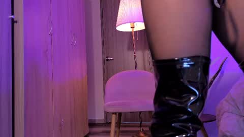 Kathee Saenz online show from July 2026 04:33:02 PM