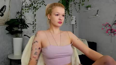 kati_li online show from February 2026 11:17:01 AM