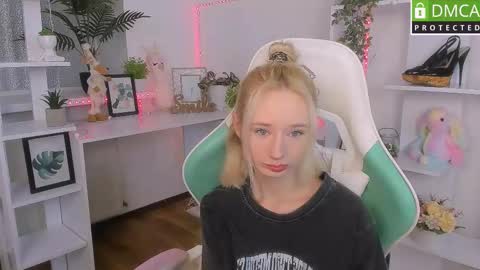 Katia  online show from October 2025 05:51:01 AM