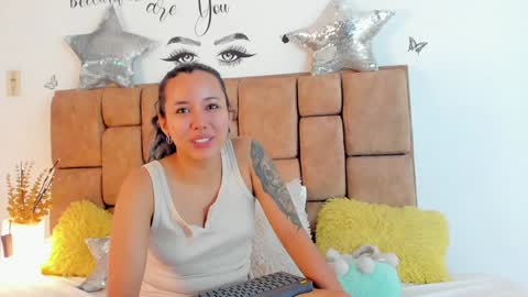 Snapshot of katiacuper chatting on January 2025 01:00:02 PM Katia Cuper online show from January 2025 01:00:02 PM