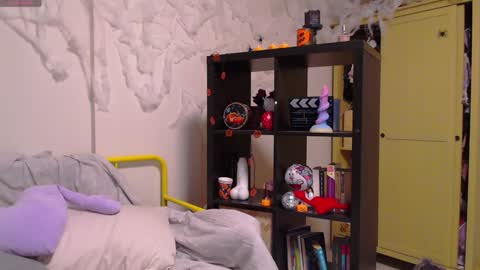 Snapshot of katie_deville chatting on December 2024 03:47:02 AM Katie Deville online show from December 2024 03:47:02 AM