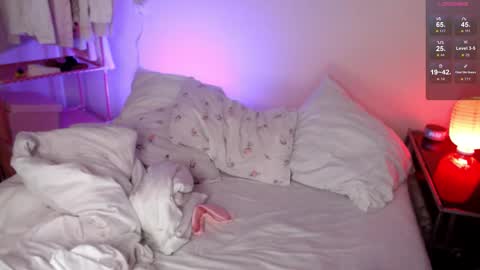 Snapshot of katie_deville chatting on November 2025 11:26:01 PM Katie Deville online show from November 2025 11:26:01 PM