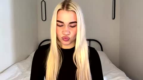 katie_glow online show from July 2026 05:25:02 AM