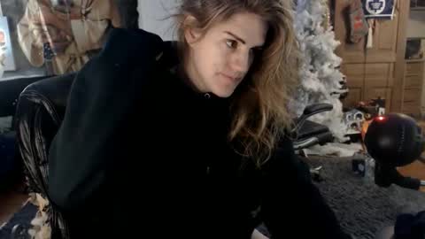 Katie online show from December 2025 07:04:02 AM