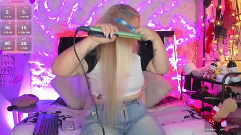 Snapshot of katieeandsharon chatting on January 2025 09:09:02 PM SHARON KATIEE online show from January 2025 09:09:02 PM