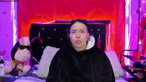 Snapshot of katieeandsharon chatting on January 2025 12:27:02 AM SHARON KATIEE online show from January 2025 12:27:02 AM