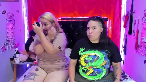 Snapshot of katieeandsharon chatting on January 2025 12:22:02 AM SHARON KATIEE online show from January 2025 12:22:02 AM