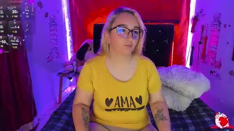 Snapshot of katieeandsharon chatting on February 2025 04:30:02 PM SHARON KATIEE online show from February 2025 04:30:02 PM