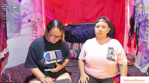 Snapshot of katieeandsharon chatting on October 2025 01:11:02 PM SHARON KATIEE online show from October 2025 01:11:02 PM