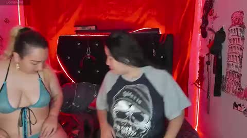 Snapshot of katieeandsharon chatting on December 2025 02:34:01 PM SHARON KATIEE online show from December 2025 02:34:01 PM