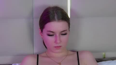 katiereeves online show from November 2025 06:08:01 PM