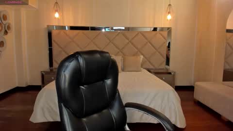 Kate Stonne online show from December 2025 07:10:01 PM