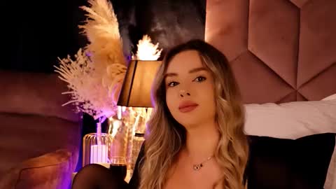 KatJolie online show from October 2025 05:54:02 PM