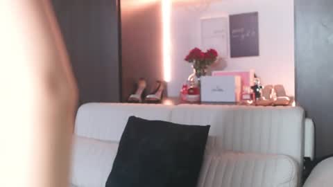 K A T L Y N  online show from April 2026 06:01:02 PM