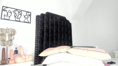 Snapshot of katrina_moore chatting on February 2025 02:20:01 PM katrina moore online show from February 2025 02:20:01 PM