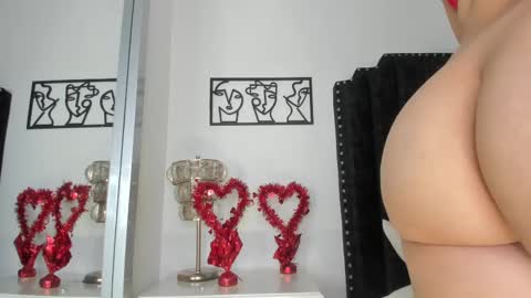 Snapshot of katrina_moore chatting on February 2025 02:33:02 PM katrina moore online show from February 2025 02:33:02 PM