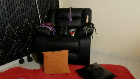 Snapshot of katt_bdsm chatting on September 2025 05:36:01 PM Katt online show from September 2025 05:36:01 PM