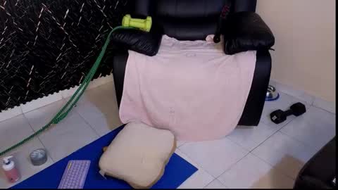 Snapshot of katt_bdsm chatting on October 2025 04:03:02 PM Katt online show from October 2025 04:03:02 PM