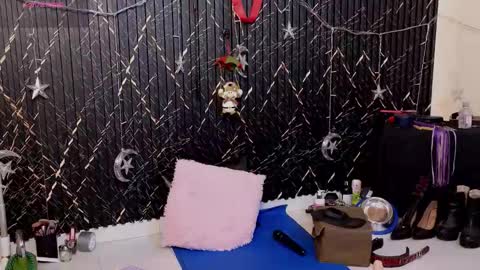 Snapshot of katt_bdsm chatting on December 2025 07:33:02 PM Katt online show from December 2025 07:33:02 PM