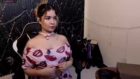 Snapshot of katt_bdsm chatting on December 2025 05:48:02 AM Katt online show from December 2025 05:48:02 AM