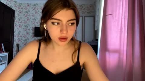 Molly online show from June 2026 01:37:01 PM