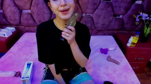 Snapshot of kattyqueenn chatting on October 2025 12:39:02 PM katty online show from October 2025 12:39:02 PM