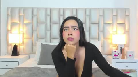 katy blonde girl and paola big boobs online show from June 2026 07:48:01 PM