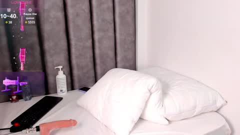 Snapshot of katy_thompson_ chatting on January 2025 06:11:01 AM Katherin online show from January 2025 06:11:01 AM