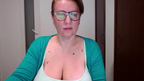 Snapshot of katynextdoor chatting on November 2025 03:45:02 AM Katy online show from November 2025 03:45:02 AM